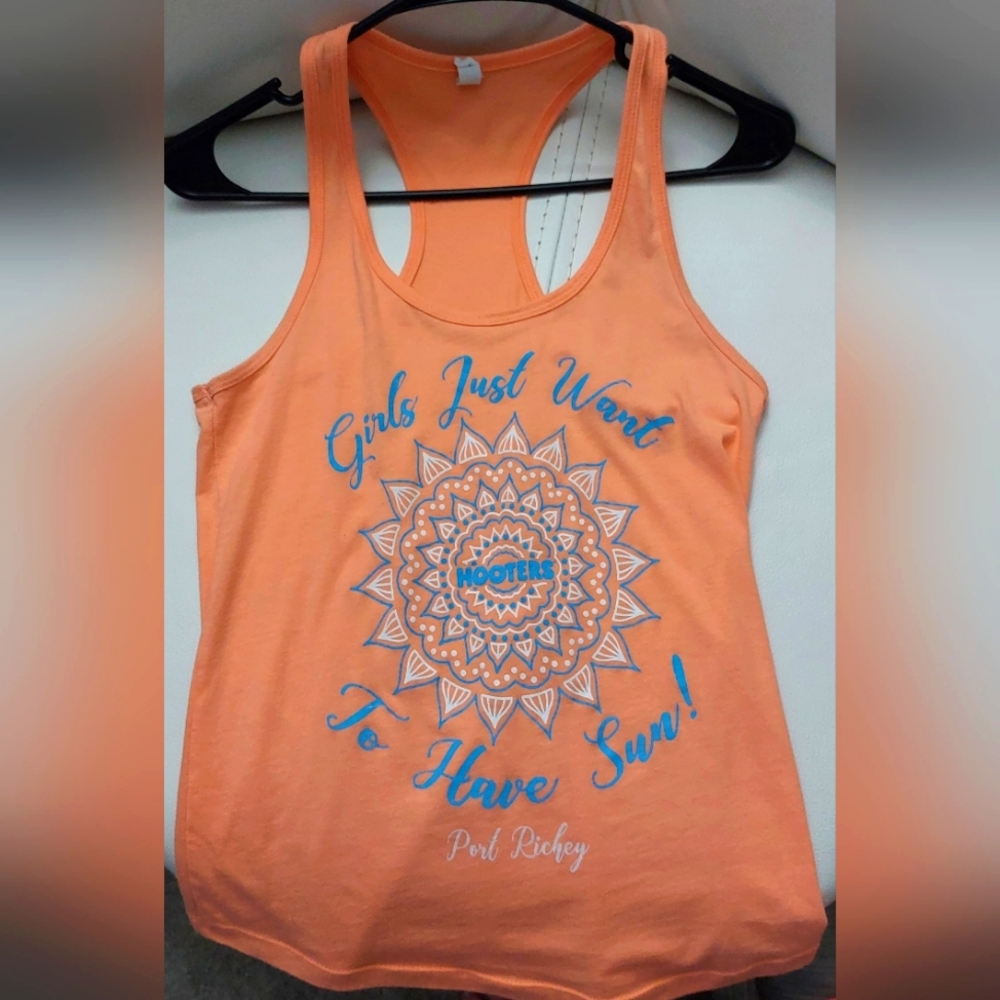 Hooters tank top
